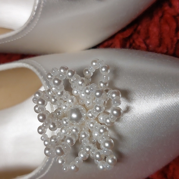 Vintage White Satin Wedding Shoes with Beads - Picture 5 of 11